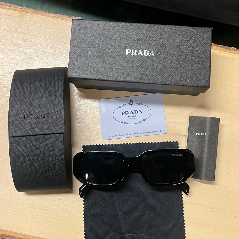 Prada Black Sunglasses Sleek Design